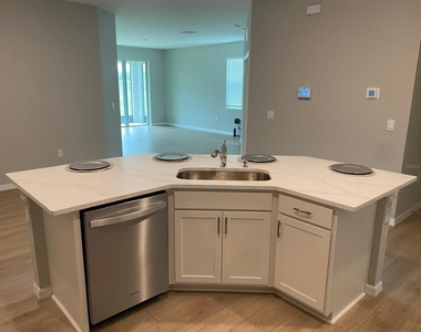 4005 Westwood Fields Loop - Photo Thumbnail 8