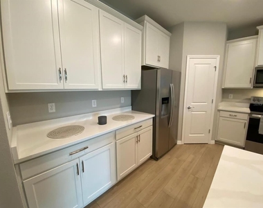4005 Westwood Fields Loop - Photo Thumbnail 5