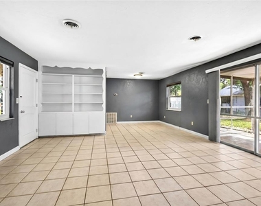 2622 Sw 35th Avenue - Photo Thumbnail 2
