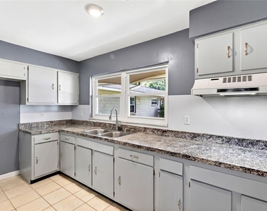 2622 Sw 35th Avenue - Photo Thumbnail 6