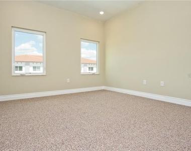 1927 Greenbriar Terrace - Photo Thumbnail 17
