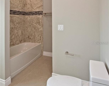 1927 Greenbriar Terrace - Photo Thumbnail 20