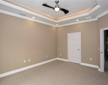 1927 Greenbriar Terrace - Photo Thumbnail 10