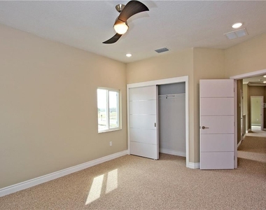 1927 Greenbriar Terrace - Photo Thumbnail 18