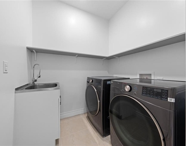 1927 Greenbriar Terrace - Photo Thumbnail 31