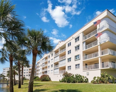 8921 Lake Drive - Photo Thumbnail 17