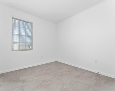 2426 Celebration Boulevard - Photo Thumbnail 17