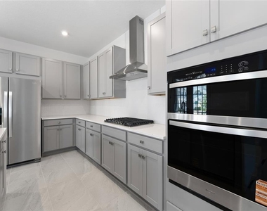 2426 Celebration Boulevard - Photo Thumbnail 8