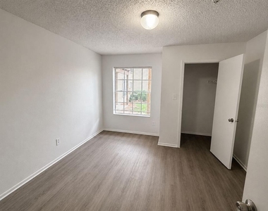 249 Afton Square - Photo Thumbnail 5