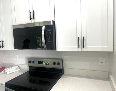 1683 Sw 3rd Street - Photo Thumbnail 4