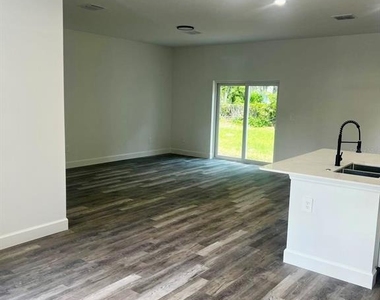 1683 Sw 3rd Street - Photo Thumbnail 6
