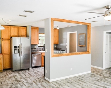 3526 Nw 53rd Terrace - Photo Thumbnail 2