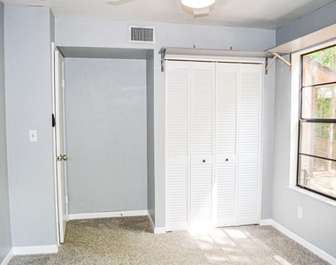 3526 Nw 53rd Terrace - Photo Thumbnail 7