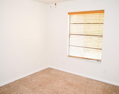 3526 Nw 53rd Terrace - Photo Thumbnail 5