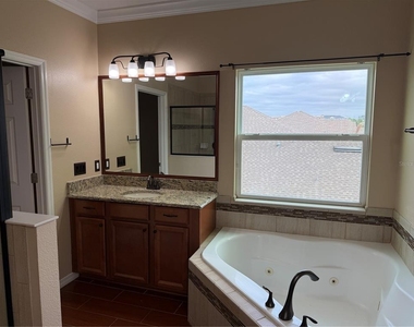 2478 Linkwood Avenue - Photo Thumbnail 36