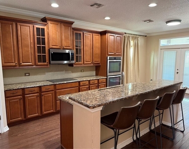 2478 Linkwood Avenue - Photo Thumbnail 4