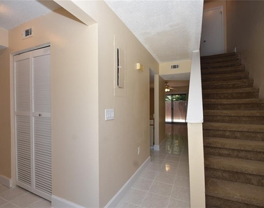 15 Florida Park Drive - Photo Thumbnail 2