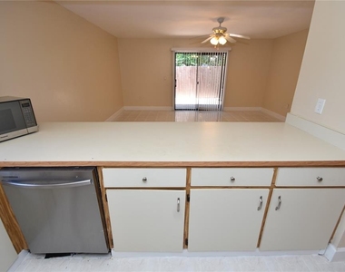 15 Florida Park Drive - Photo Thumbnail 8