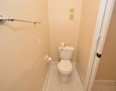 15 Florida Park Drive - Photo Thumbnail 17