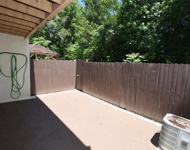 15 Florida Park Drive - Photo Thumbnail 15