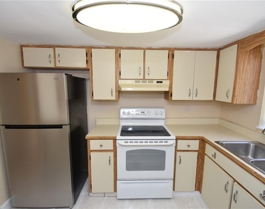 15 Florida Park Drive - Photo Thumbnail 6
