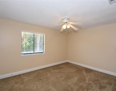 15 Florida Park Drive - Photo Thumbnail 20