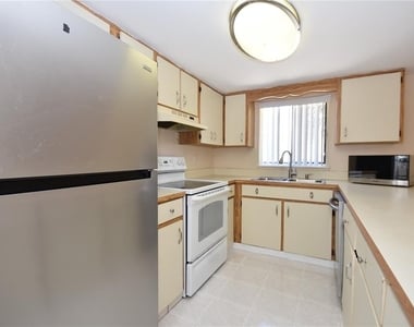 15 Florida Park Drive - Photo Thumbnail 7