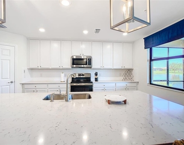 10796 Tarflower Drive - Photo Thumbnail 15