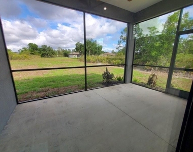 1038 San Cristobal Avenue - Photo Thumbnail 7