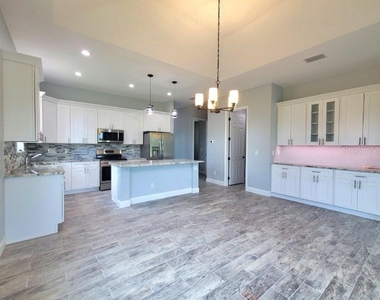 1038 San Cristobal Avenue - Photo Thumbnail 4