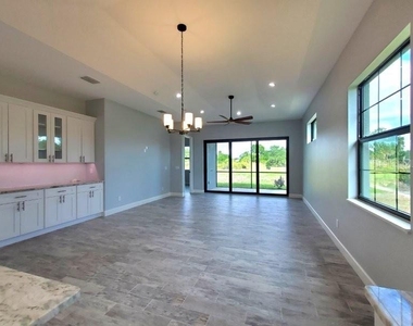 1038 San Cristobal Avenue - Photo Thumbnail 6