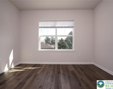 1210 Eaton Avenue - Photo Thumbnail 10