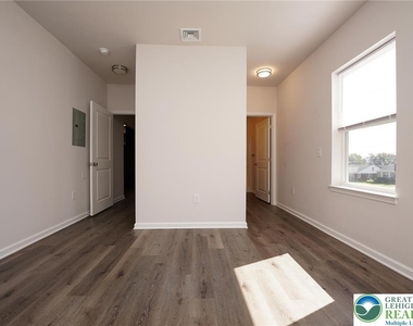 1210 Eaton Avenue - Photo Thumbnail 17