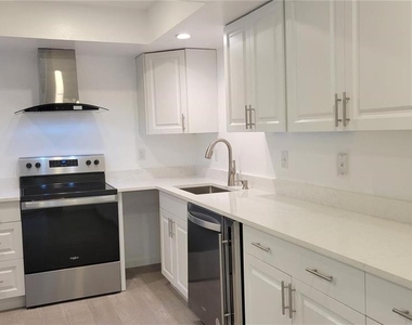 5368 Royal Palm Avenue - Photo Thumbnail 3