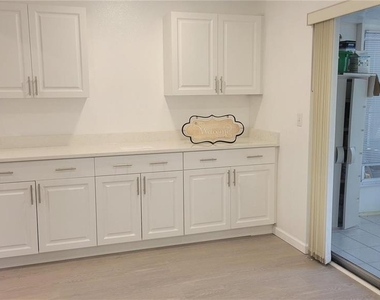 5368 Royal Palm Avenue - Photo Thumbnail 4