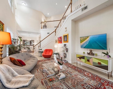 8406 Miramar Way - Photo Thumbnail 9