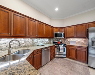 8406 Miramar Way - Photo Thumbnail 16