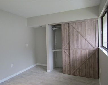 3553 Longmeadow - Photo Thumbnail 9