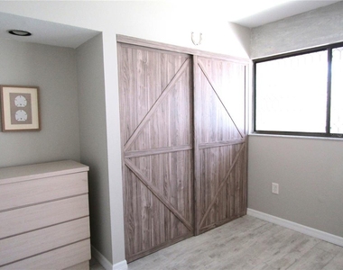3553 Longmeadow - Photo Thumbnail 15
