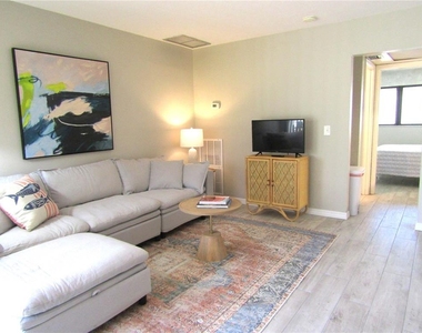 3553 Longmeadow - Photo Thumbnail 5