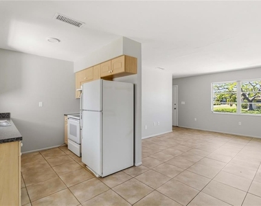 304 Lantana Avenue - Photo Thumbnail 7