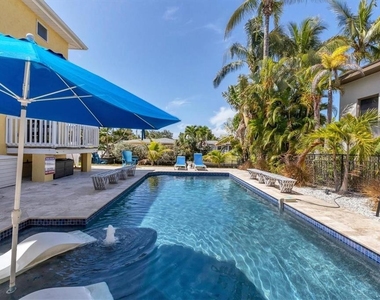 301 Avenida Madera - Photo Thumbnail 14