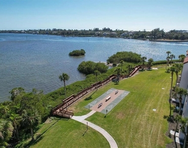 1624 Stickney Point Road - Photo Thumbnail 28