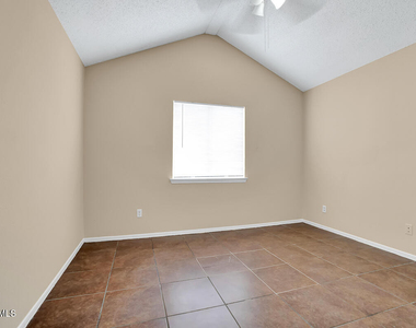 2304 Tierra Blanda Drive - Photo Thumbnail 9