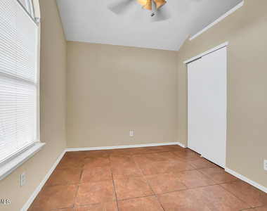 2304 Tierra Blanda Drive - Photo Thumbnail 10