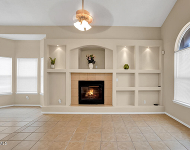 2304 Tierra Blanda Drive - Photo Thumbnail 2
