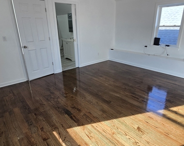 99 Johnson Street - Photo Thumbnail 6