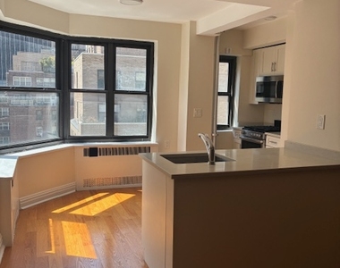 141 East 56th Street - Photo Thumbnail 5