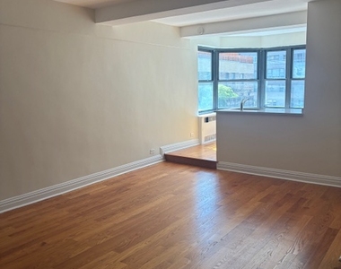 141 East 56th Street - Photo Thumbnail 3