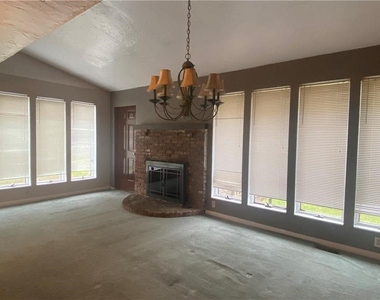 238 Timber Ln - Photo Thumbnail 7